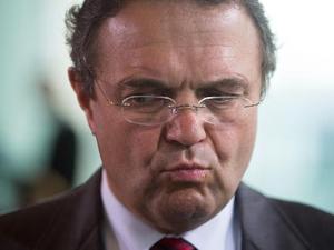 German Minister Resigns over MP 'Probe Leak'