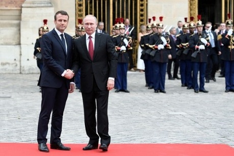 Rights activists in Paris protest Putin visit